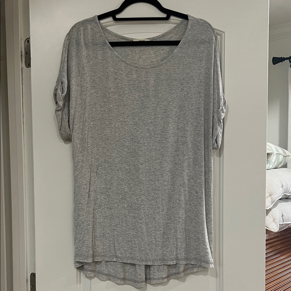 Easel Light Gray Short Sleeve Top